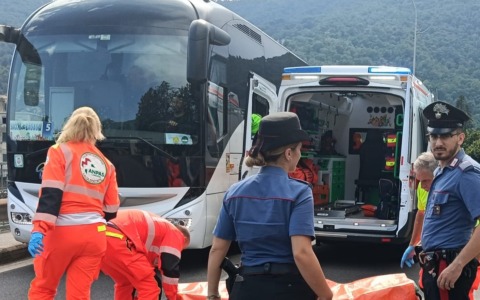 Incidente sul ponte tra Calolzio e Olginate, scooterista ferito