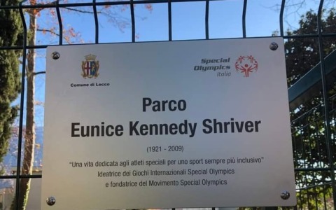 Lecco, chiuso il parco Eunice Kennedy dopo vandalismi e schiamazzi