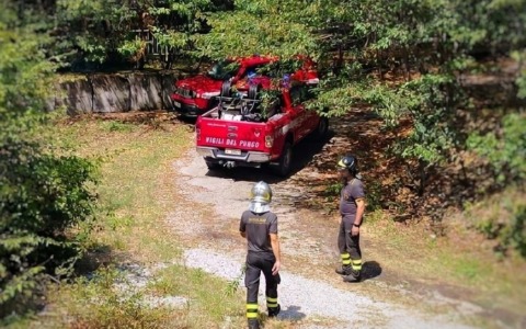 Incendio al Moregallo: Vigili del Fuoco intralciati da chi vuole scattarsi un selfie