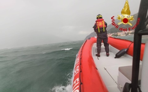 Tragedia a Malgrate, ragazzo di 20 anni muore annegato nel lago