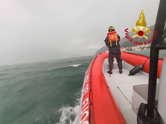 Tragedia a Malgrate, ragazzo di 20 anni muore annegato nel lago