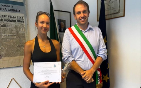 Abbadia Lariana, il sindaco ringrazia Alicja: la turista che ha salvato due bagnanti nel lago