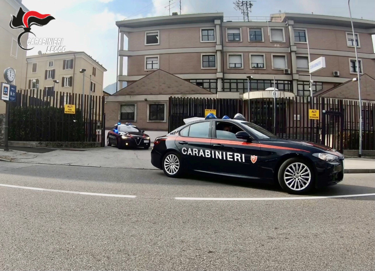 Lecco: 28enne aggredito con una tenaglia in piazza Mazzini, arrestato un 45enne