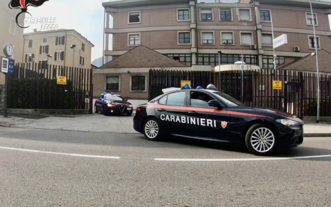 Lecco: 28enne aggredito con una tenaglia in piazza Mazzini, arrestato un 45enne