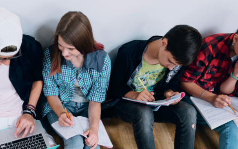 Incontri con i docenti per parlare di adolescenza: l’iniziativa della Fabio Sassi