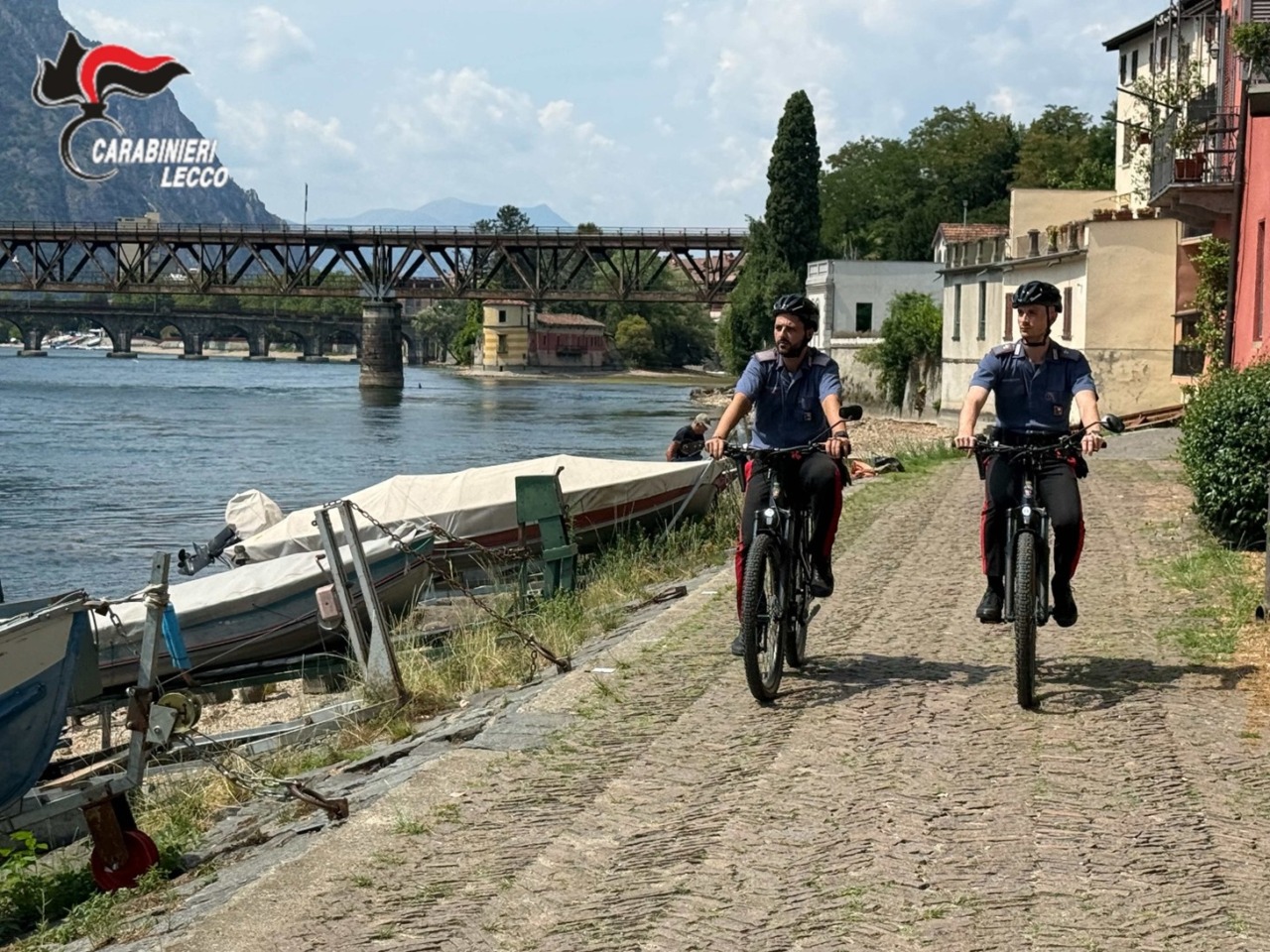 Carabinieri in e-bike a Lecco: sequestrati oltre 5 grammi di hashish e marijuana