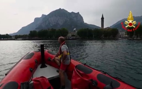Incendio boschivo a Premana: intervenuta anche un’unità nautica dei Vvf a supporto del Canadair