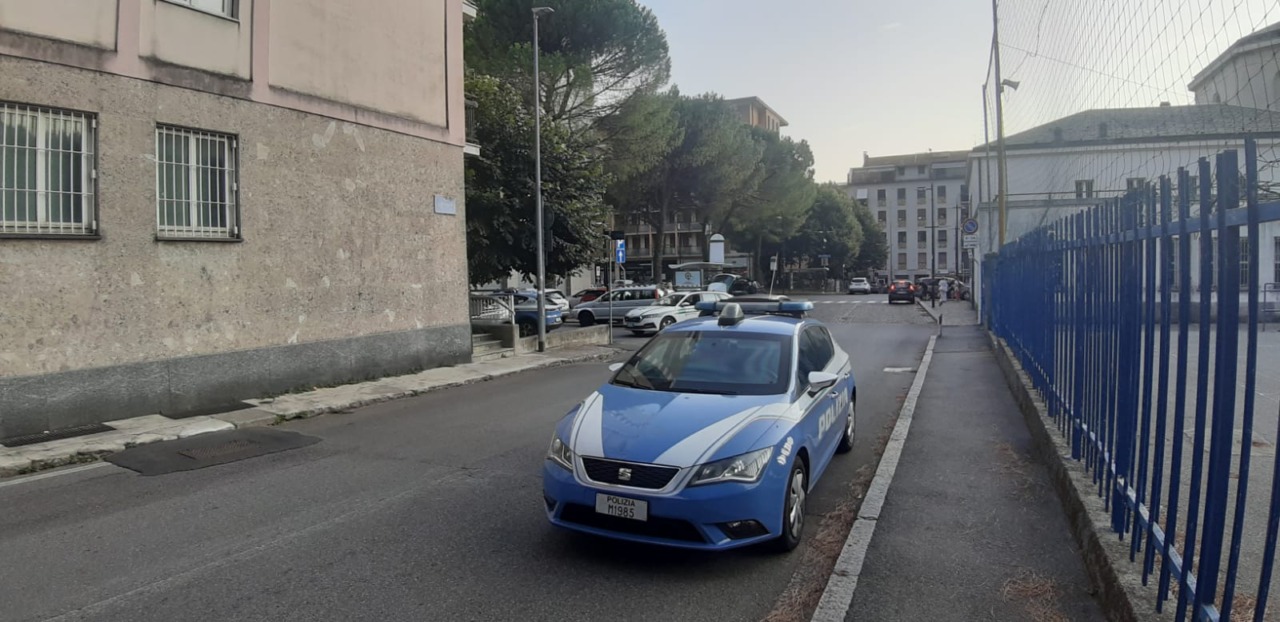 Lecco, tragedia in via Perazzo: uomo cade da una palazzina e perde la vita