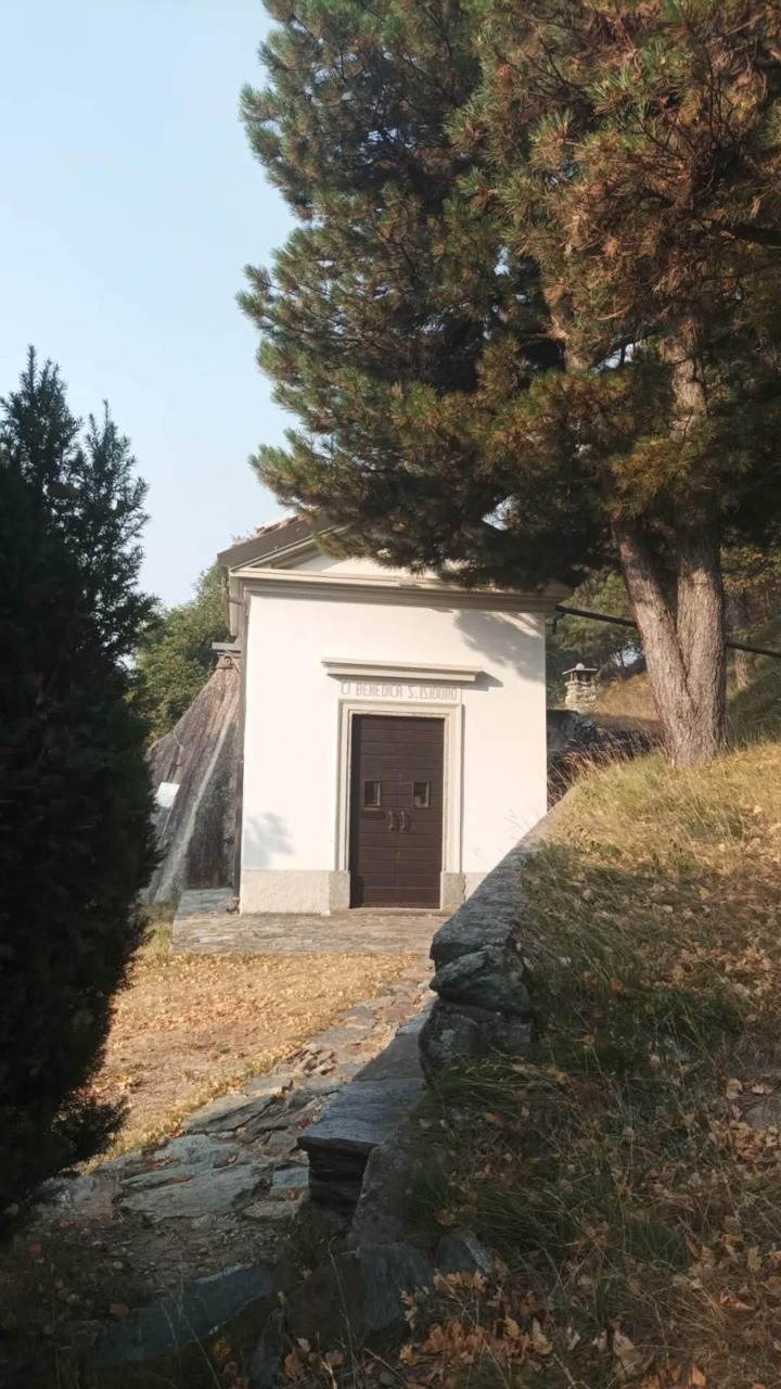 Incendio al Moregallo, la chiesetta di Sant’Isidoro non è stata interessata dalle fiamme