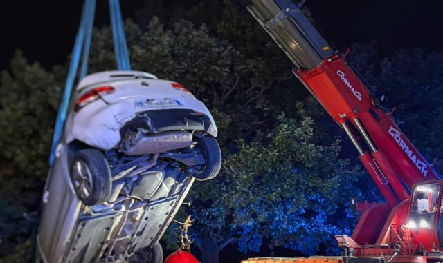 Auto fuori strada a Perledo, intervento dei Vigili del fuoco