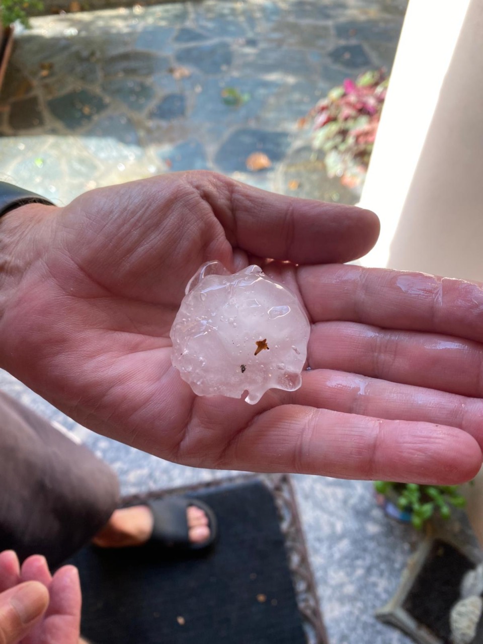 Chicchi di grandine come palle da tennis a Monte Marenzo: violento temporale nel pomeriggio