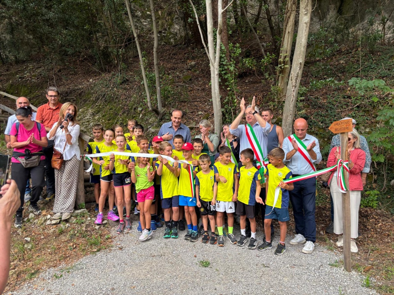 Un balcone affacciato sul lago: inaugurato il parco della Rocca