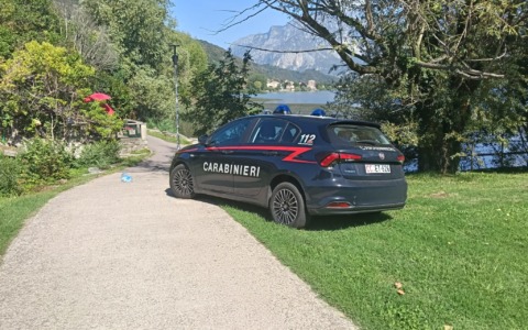 Cade in bicicletta a Garlate, 72enne trasportato in ospedale in condizioni serie