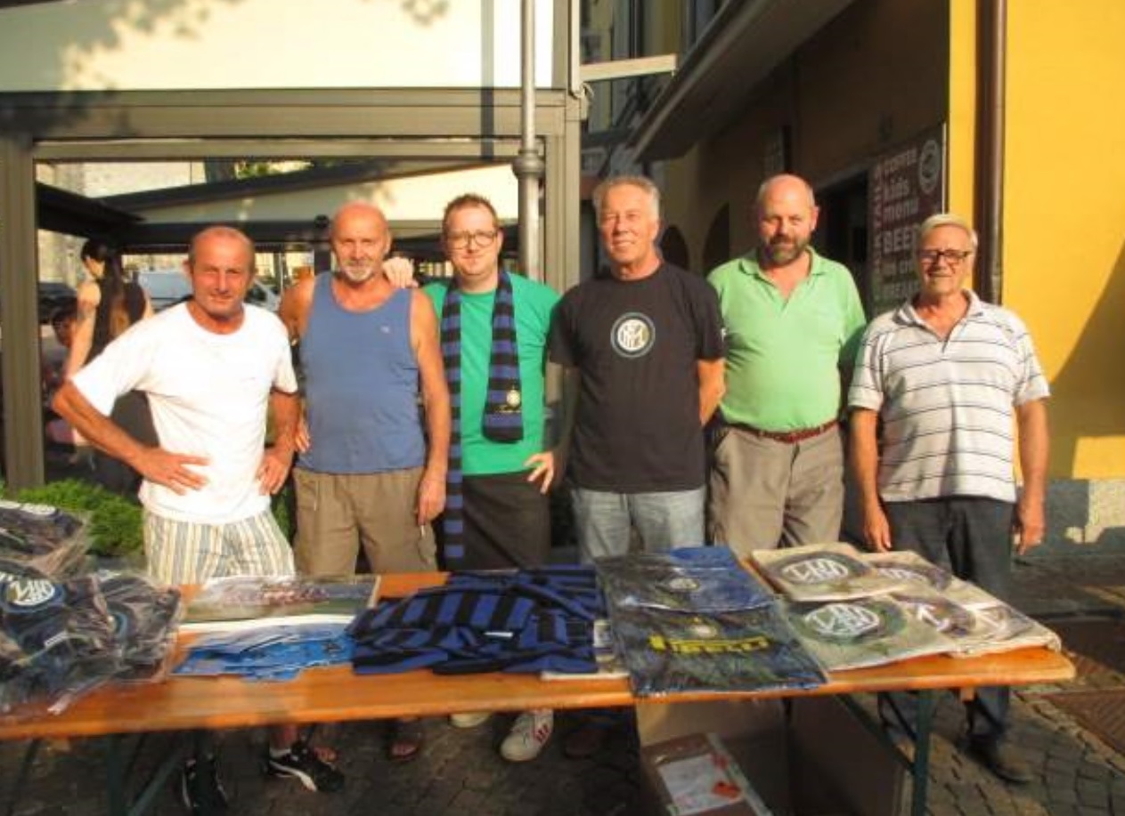 Grande festa nerazzurra in piazza con l’Inter club per il tesseramento