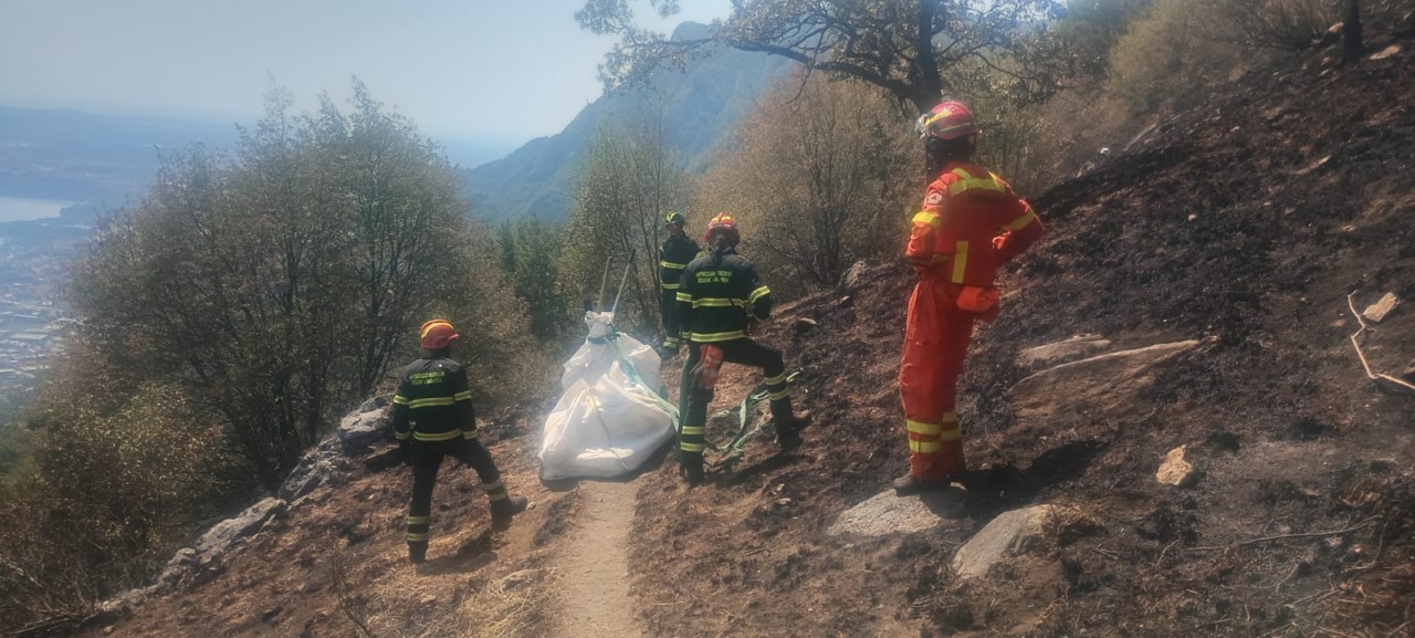 Incendio Moregallo: continua la bonifica, ma serve la pioggia