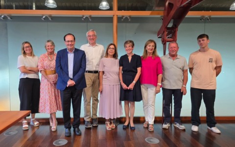 Arriva la meritata pensione: il grazie alle insegnanti Pina e Emanuela e al collaboratore scolastico Salvatore