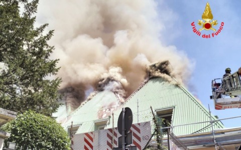 Lecco, petizione per demolire e ricostruire l’asilo di Bonacina dopo l’incendio