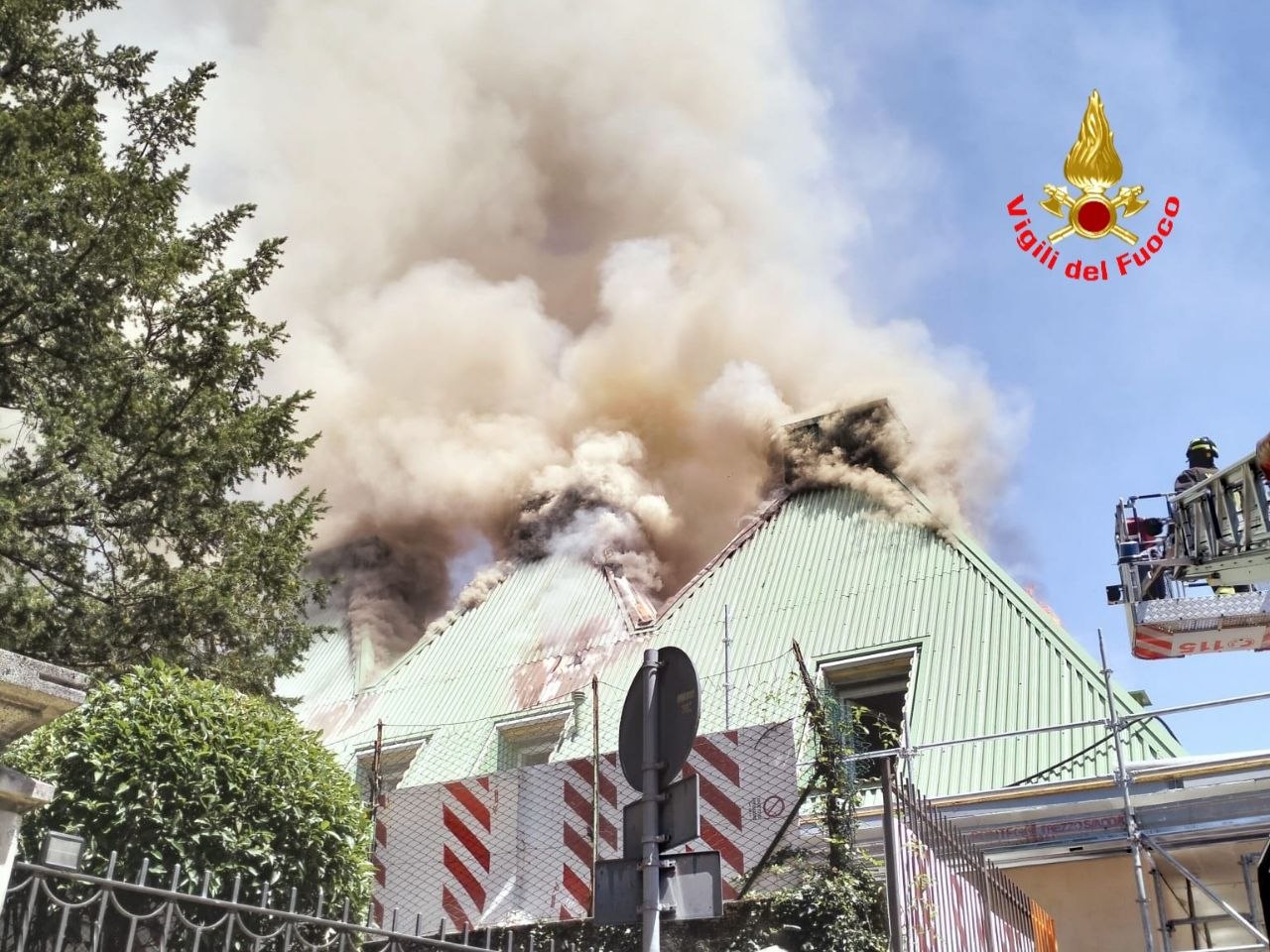 Lecco, petizione per demolire e ricostruire l’asilo di Bonacina dopo l’incendio