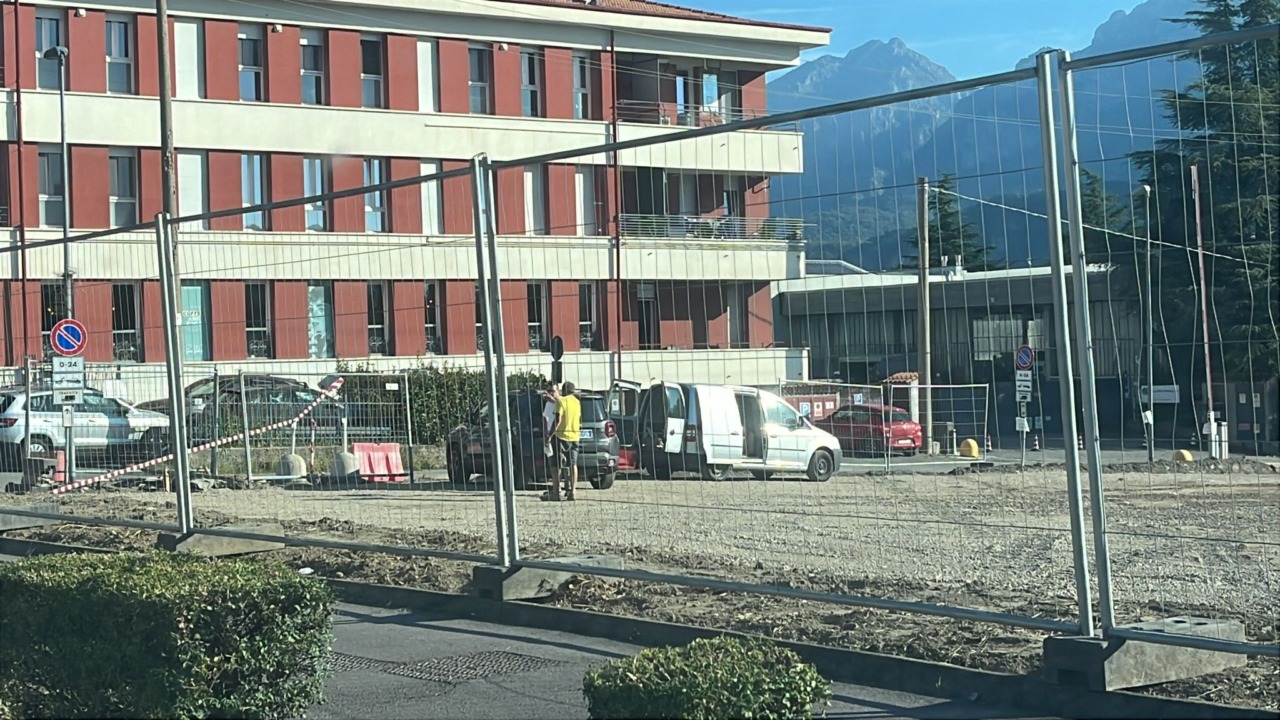 A Garlate  in arrivo 25 nuovi parcheggi e un campo da beach volley
