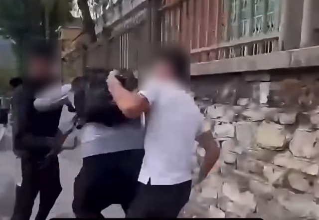Studente picchiato a Lecco, il provveditore: “Voglio incontrare il ragazzo”