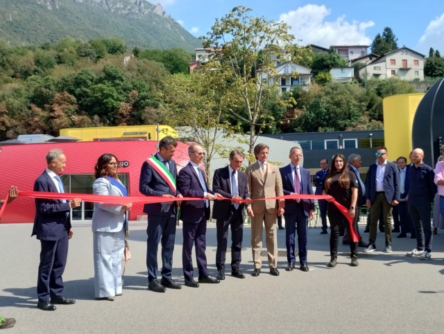 Moto Guzzi: alla vigilia del Motoraduno taglio del nastro al museo e allo stabilimento rinnovati