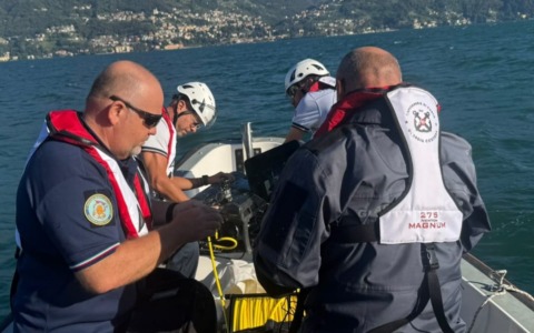 Turista disperso nel Lago di Como: arrivano i sub, ricerche con ROV e sonar