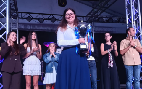 Alessia Nava fa cantare Maggianico: è lei la regina del Sanremino