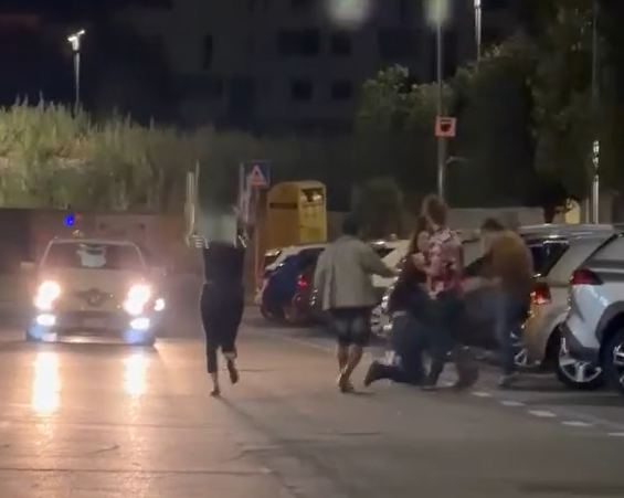 Follia nella notte a Lecco: rissa a colpi di sedia in via Resinelli