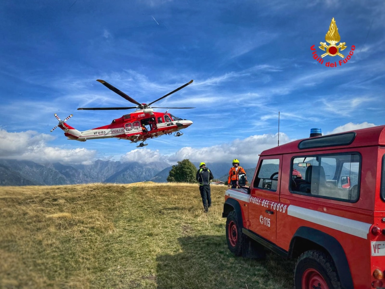Escursionisti in difficoltà sul Monte Muggio, in volo l’elicottero Drago