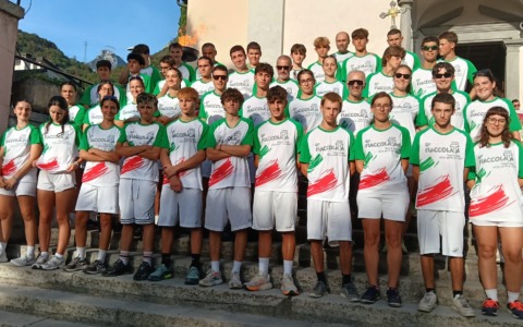 La 51esima fiaccolata da Assisi apre la festa rionale di Maggianico: 46 tedofori sulle orme di San Francesco