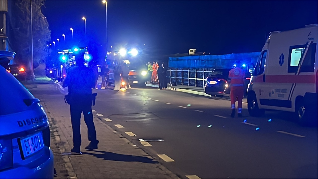Drammatico incidente stradale: due giovani morti