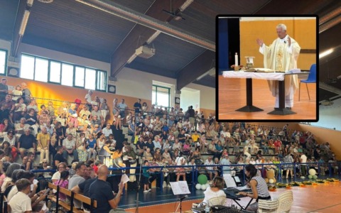 Malgrate, Palazzetto gremito per la festa di saluto a don Andrea