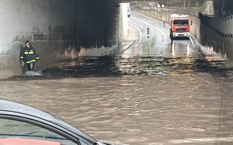 Maltempo, allagamenti: chiusa la Lecco Ballabio e la galleria San Martino