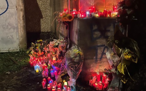 Mille fiaccole e lumini per Matteo e Tarek, Valgreghentino si ferma nel dolore e nel ricordo