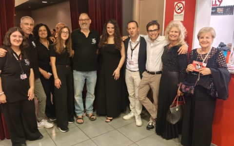 Il Jolly alza il sipario: comicità, musica e grandi nomi per la nuova stagione