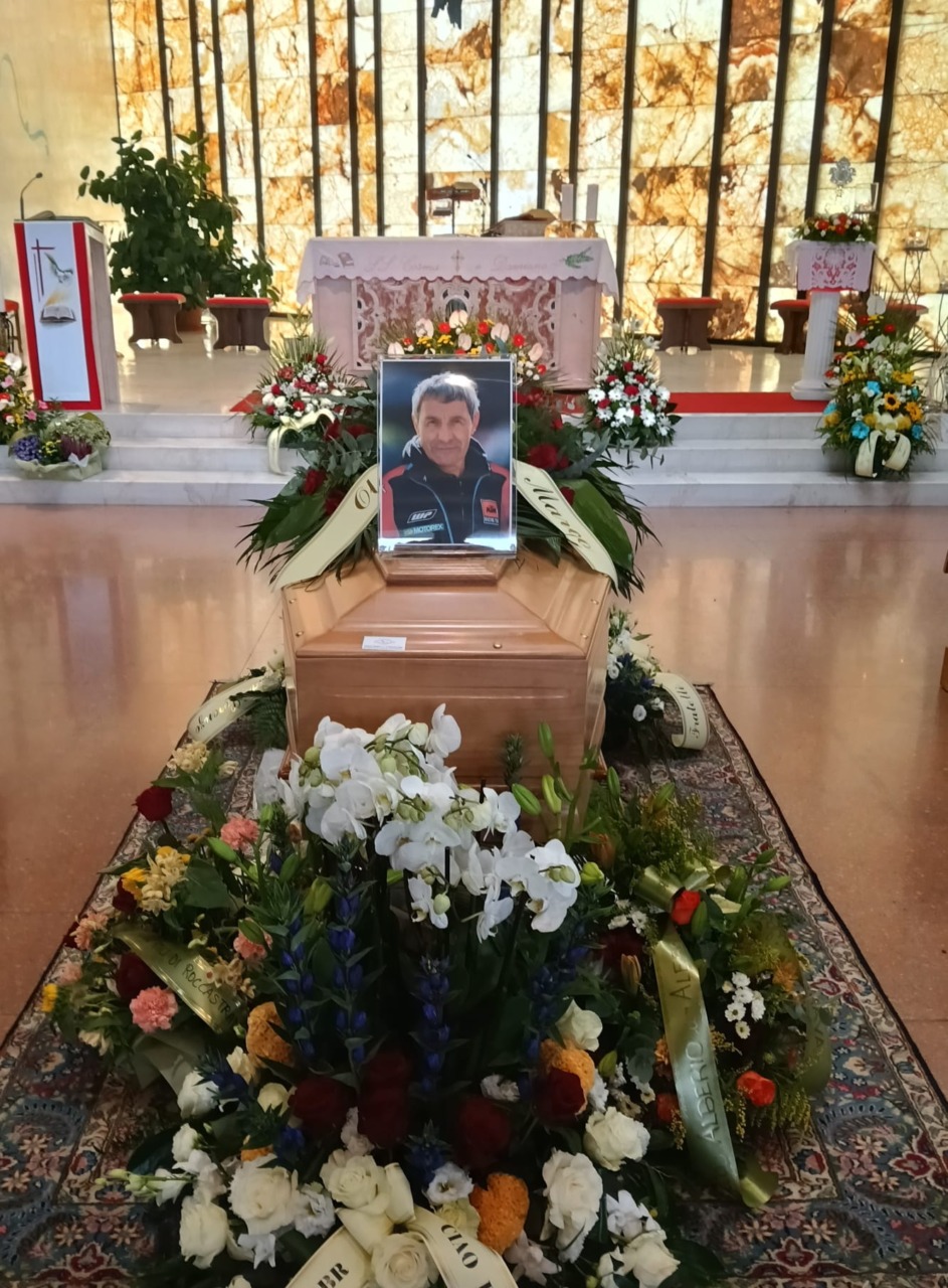 Una folla commossa per l’ultimo saluto a Roberto Butti