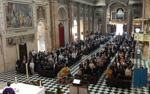 L’ultimo saluto al dottor Maurizio Catagni, San Nicolò gremita per il professore
