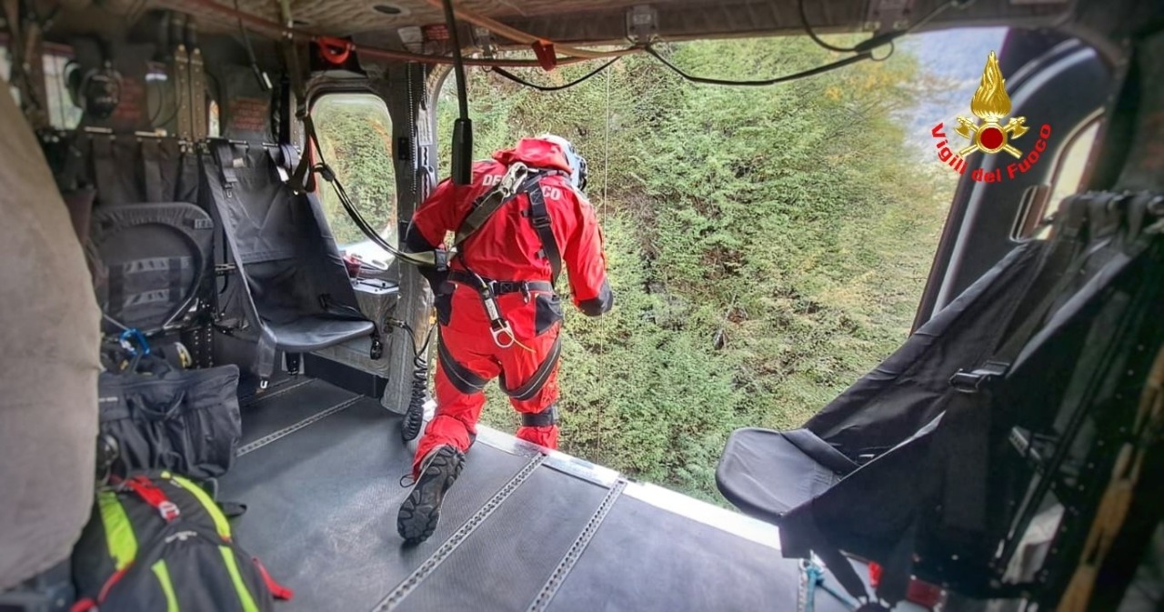 Pasturo, cercatore di funghi disperso nei boschi: salvato dopo tre ore di ricerche