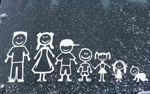 Lecco nella morsa dei rincari: la corsa di una famiglia numerosa per arrivare a fine mese