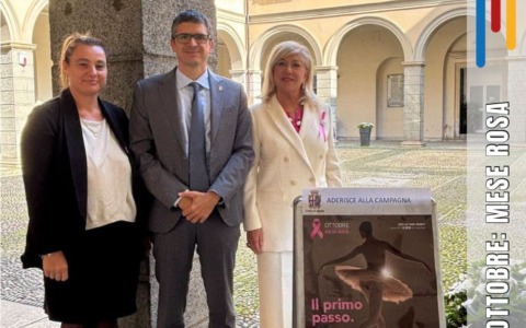Ottobre in rosa, Lecco illumina Palazzo Bovara per sensibilizzare sulla prevenzione