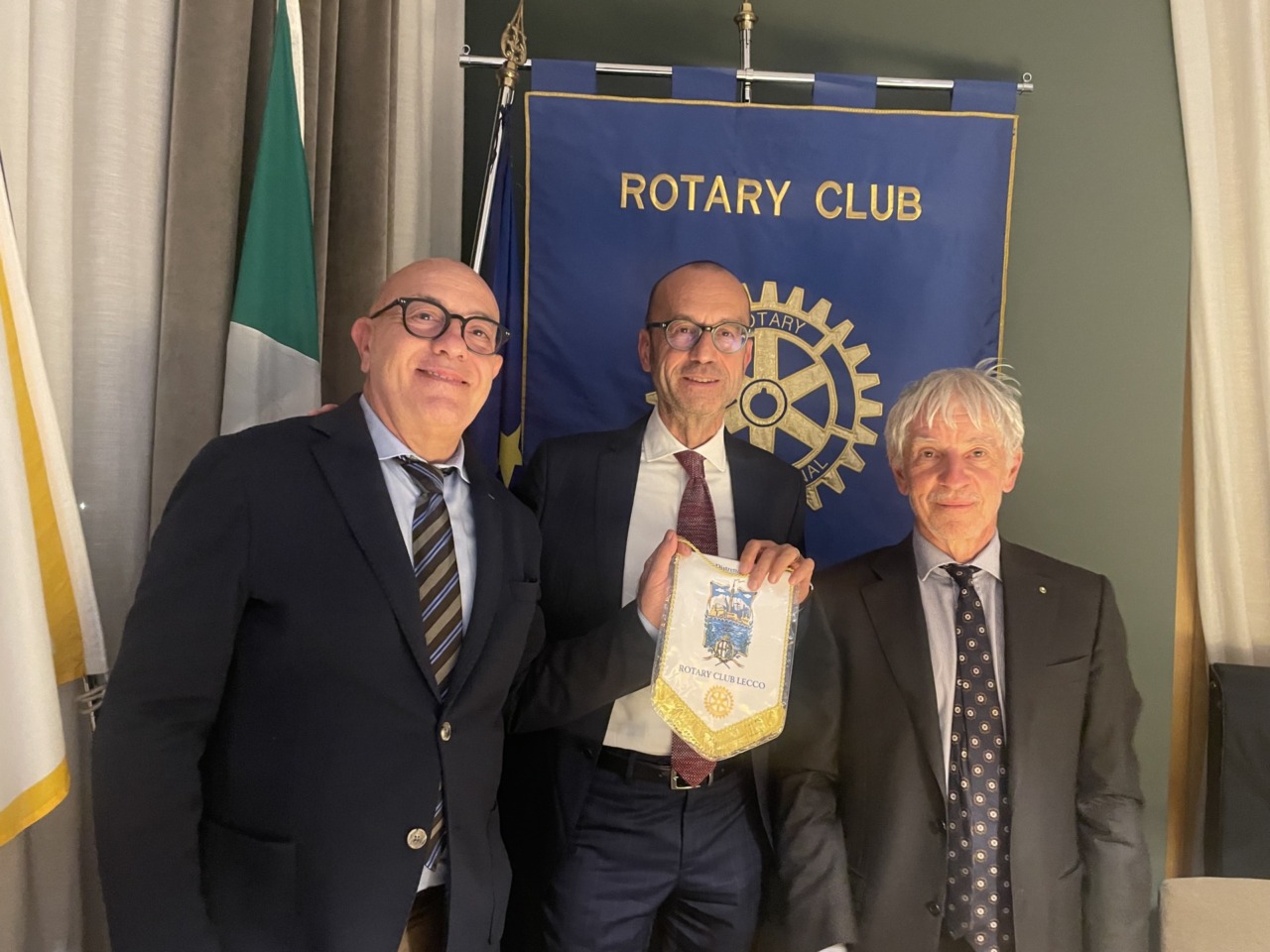 Il Rotary Club Lecco incontra Diego Minonzio: «Gli inascoltati siamo tutti noi»