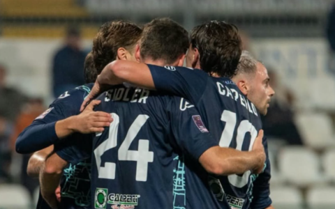 Lecco travolgente a Vercelli: cinquina bluceleste e segnali di ripartenza