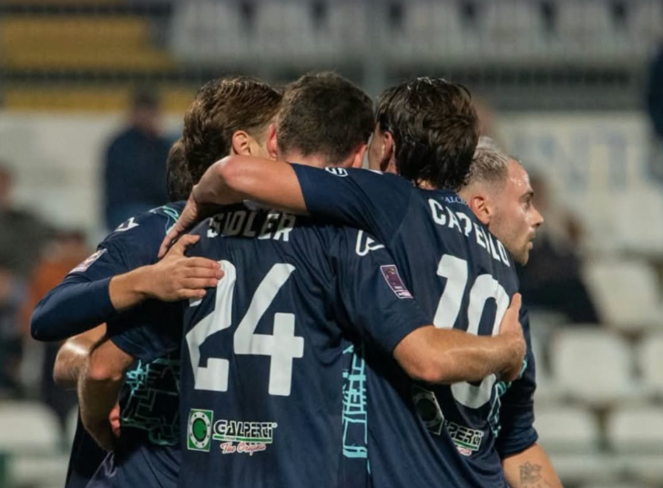 Lecco travolgente a Vercelli: cinquina bluceleste e segnali di ripartenza