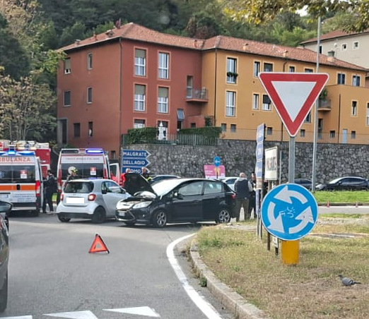 Malgrate, scontro tra auto alla rotonda del ponte Kennedy: sei persone coinvolte