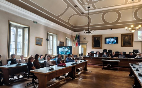 Aggressione fuori dal Badoni, a Lecco il Comune chiama a raccolta scuole, famiglie e istituzioni