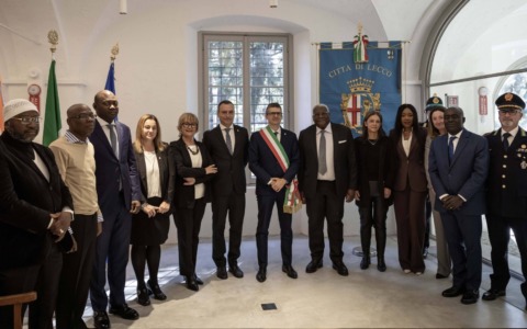 Lecco apre le porte alla Costa d’Avorio: incontro diplomatico a Villa Manzoni