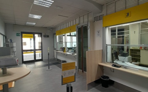 Bellano, riapre l’ufficio postale rinnovato con il progetto Polis