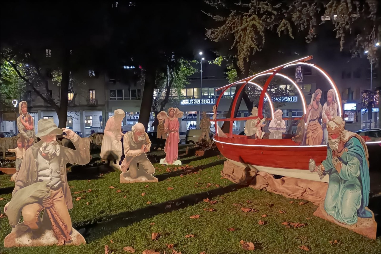 Natale a Lecco, dalla Regione 60mila euro per il grande presepe luminoso sul lungolago
