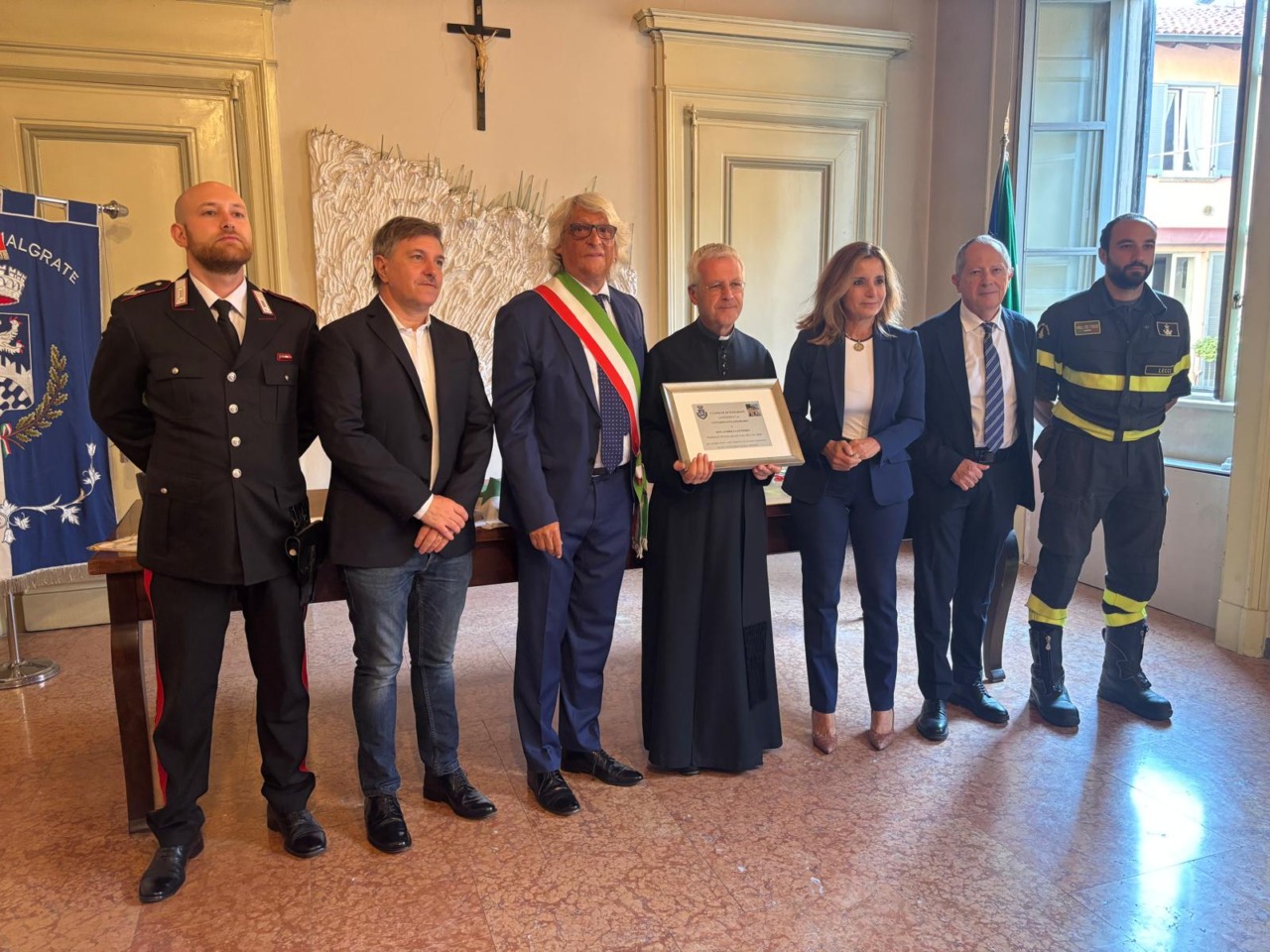 “La tua impronta resterà nella nostra comunità”: conferita la cittadinanza onoraria a don Andrea