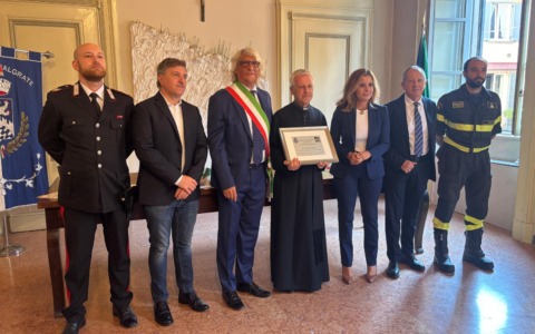 “La tua impronta resterà nella nostra comunità”: conferita la cittadinanza onoraria a don Andrea